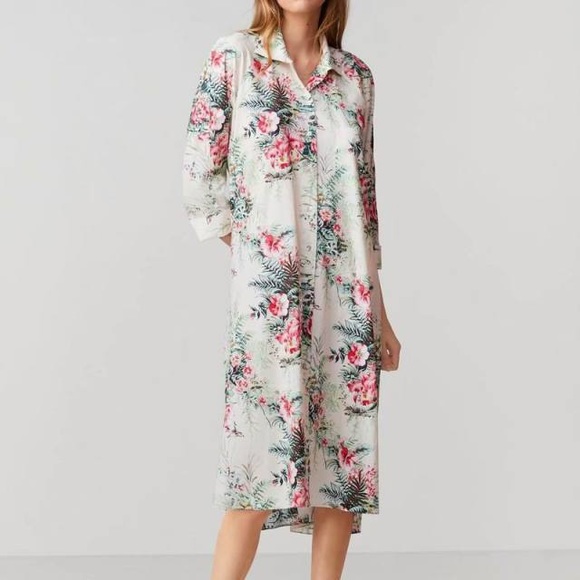 Zara Dresses & Skirts - Zara button down dress or duster floral